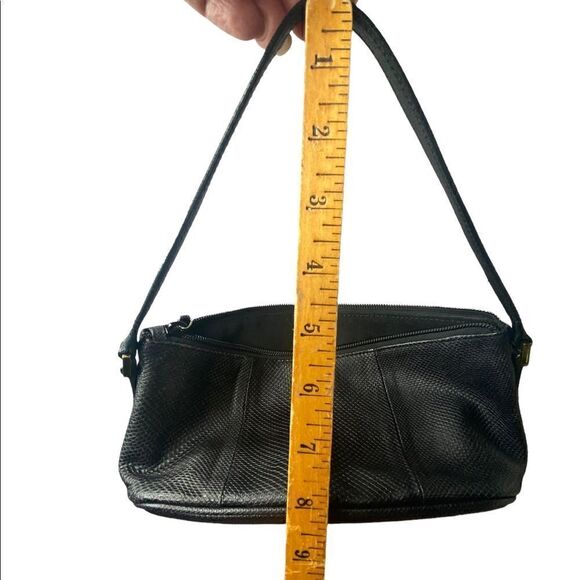 Gucci lizard Embossed Leather Baguette Handbag Black goldtone hardware zip close - Picture 10 of 13